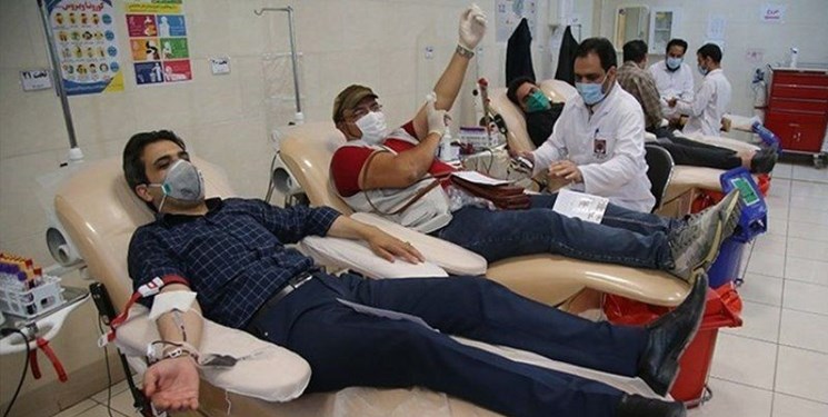 اهدای خون در پایگاه‌های سیار شاهچراغ(ع) و مجتمع خلیج فارس در شب و روز اربعین