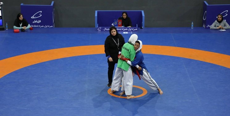 سرمربی تیم ملی کشتی آلیش بانوان مدالش را به شهید ضرغام اهدا کرد
