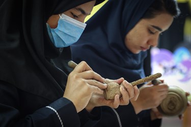 نمایشگاه آثار هنری و مشاغل دختران دانش‌آموز آباده