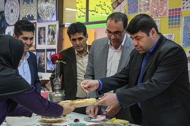 نمایشگاه آثار هنری و مشاغل دختران دانش‌آموز آباده