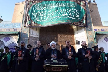 برافراشتن پرچم سیاه بر فراز حرم سیدالکریم