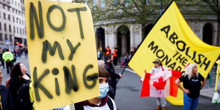 تظاهرات هزاران نفری علیه تاج‌گذاری پادشاه انگلیس+فیلم