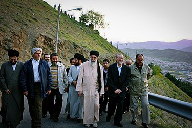 کوهپیمایی رهبر معظم انقلاب اسلامی در کوه ابیدر سنندج