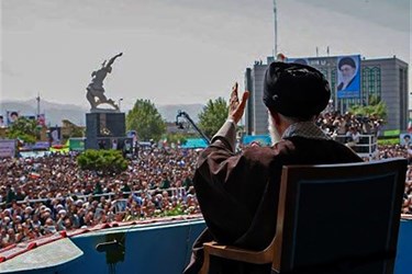 سخنرانی رهبر معظم انقلاب اسلامی در میدان آزادی سنندج