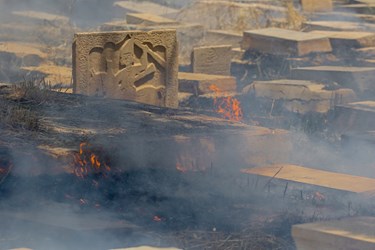 آتش‌سوزی در قبرستان 1000 ساله «دارالسلام»
