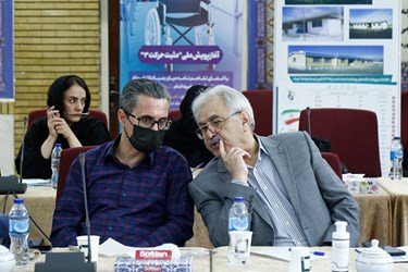 حضور خبرنگاران در نشست خبری بنیاد پانزده خرداد