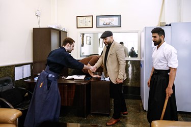 خوش آمدگویی هنرجویان به شیهان 