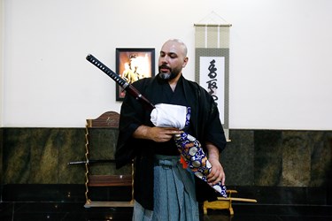 کاتانا شمشیری که در قرن ۱۳ مورد استفاده جنگجویان سامورایی ها  قرار  می گرفت .