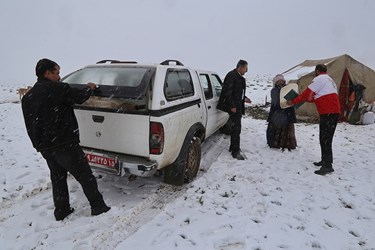 عشایر ایل قره داغ گرفتار در برف و کولاک بهاری