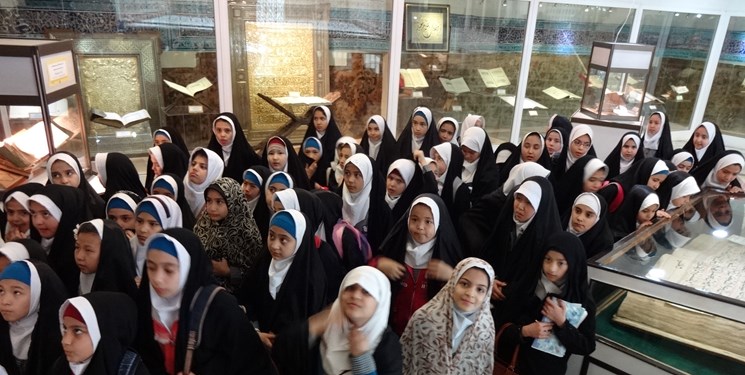 بازدید دختران از موزه فاطمی رایگان شد/650 دانش‌آموز با شخصیت بانوی کرامت آشنا شدند