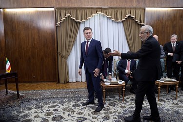 دعوت جواد اوجی وزیر نفت از مالکساندر نواک معاون نخست وزیر روسیه جهت امضای بیانیه مشترک در خصوص همکاری‌های فیمابین