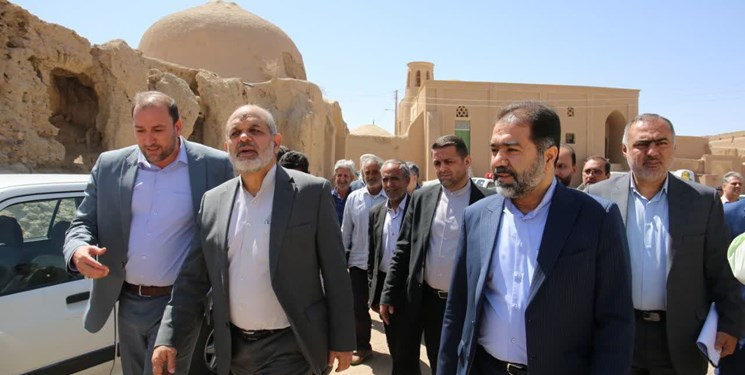 وزیر کشور با تعدادی از کشاورزان شرق اصفهان دیدار کرد