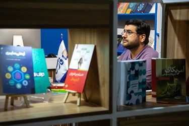غرفه انتشارات فارس در نمایشگاه کتاب