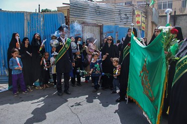 شادپیمایی دختران شیرازی در ولادت حضرت معصومه(س)