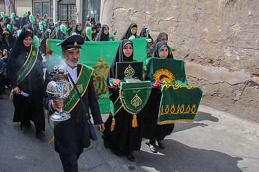 شادپیمایی دختران شیرازی در ولادت حضرت معصومه(س)