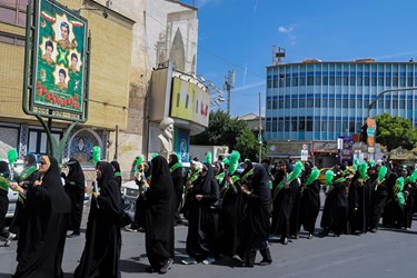 شادپیمایی دختران شیرازی در ولادت حضرت معصومه(س)