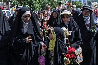 شادپیمایی دختران شیرازی در ولادت حضرت معصومه(س)