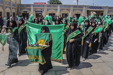 شادپیمایی دختران شیرازی در ولادت حضرت معصومه(س)