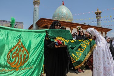 شادپیمایی دختران شیرازی در ولادت حضرت معصومه(س)