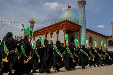 شادپیمایی دختران شیرازی در ولادت حضرت معصومه(س)