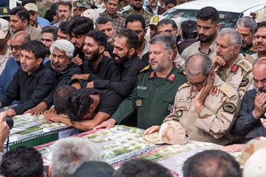 تشییع پیکر مطهر 5 شهید مرزبانی در زاهدان