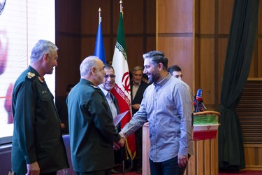 تقدیر از فرزند شهید حمید باکری در مراسم گرامیداشت سالروز آزادسازی خرمشهر