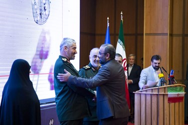 تقدیر از فرزند شهید همت در مراسم گرامیداشت سالروز آزادسازی خرمشهر