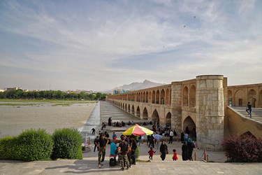 حضور عصرگاهی کنار«زاینده رود»