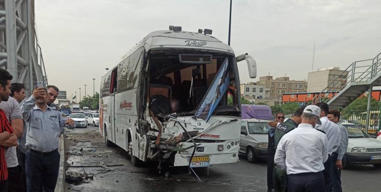 21 مصدوم در حادثه تصادف 2 دستگاه اتوبوس در تهران