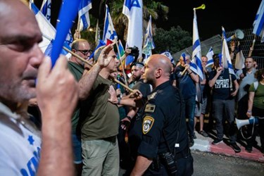 Thousands of Angry Protesters Rail Against Israeli PM's Extremist Policies 