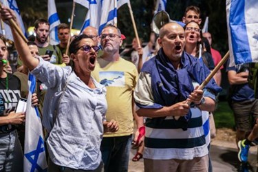 Thousands of Angry Protesters Rail Against Israeli PM's Extremist Policies 