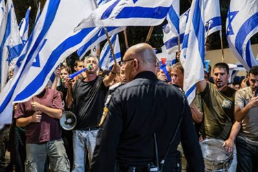 Thousands of Angry Protesters Rail Against Israeli PM's Extremist Policies 