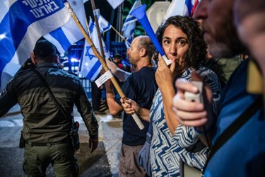 Thousands of Angry Protesters Rail Against Israeli PM's Extremist Policies 