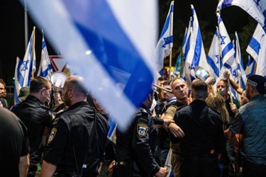 Thousands of Angry Protesters Rail Against Israeli PM's Extremist Policies 