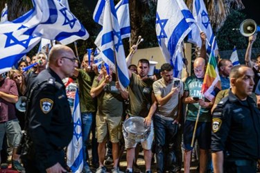 Thousands of Angry Protesters Rail Against Israeli PM's Extremist Policies 