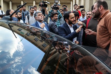 علی بهادری جهرمی سخنگوی دولت پس از پایان جلسه پرسش و پاسخ دانشجویان در دانشکده حقوق و علوم سیاسی دانشگاه تهران 