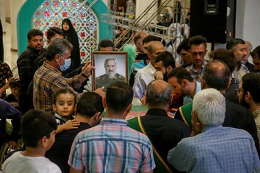 مراسم وداع با پیکر جانباز شهید «سردار حاج سیدرحیم بازیار» در حرم شاهچراغ(ع)