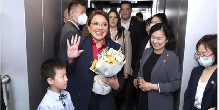 هندوراس روابط خود را با تایوان قطع و در پکن سفارت افتتاح کرد