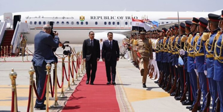 نخست‌وزیر عراق در رأس هیأتی وارد مصر شد