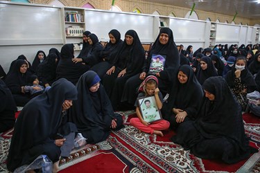 دختر شهید محمد قنبری در آیین تشییع شهید در شهرستان ایذه