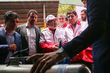 بازدید محمد مخبر از نمایشگاه هلال احمر