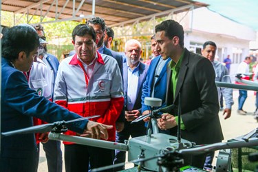 بازدید محمد مخبر از نمایشگاه هلال احمر