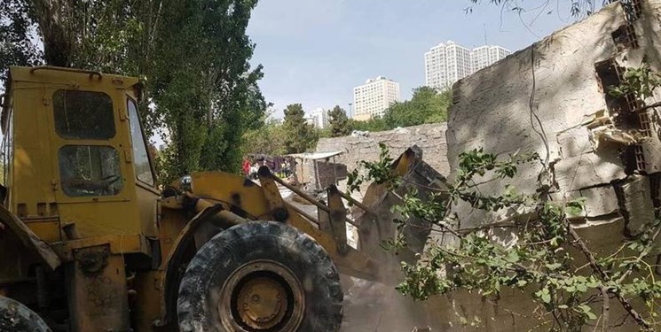 ساخت و ساز‌های غیرمجاز «رود دره» تهران تخریب شد