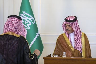  فیصل بن فرحان وزير امور خارجه عربستان سعودی پس از پایان دیدار با امير عبداللهيان وزیر امور خارجه کشورمان 