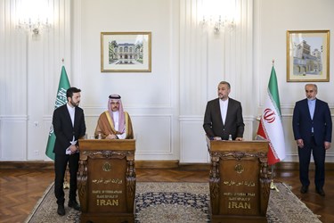 نشست خبری مشترک وزرای خارجه ایران و عربستان 