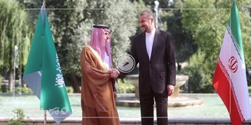 استقبال همتای ایرانی از وزیر خارجه عربستان سعودی در تهران