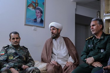 لحظه اعلام خبر شناسایی هویت شهید گمنام به خواهر شهید «حسین علامه»