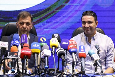 حجت کریمی مدیرعامل استقلال و جواد نکونام در مراسم معارفه سرمربی جدید استقلال