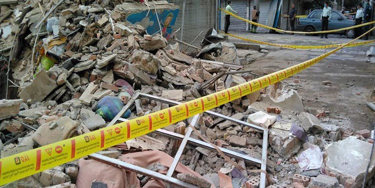 مصدومیت ۴ نفر در حادثه ریزش ساختمان در بهارستان تا این لحظه+فیلم