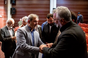  بهمن نامور مطلق رئیس سابق فرهنگستان هنر در پایان مراسم تکریم و معارفه رئیس فرهنگستان هنر 